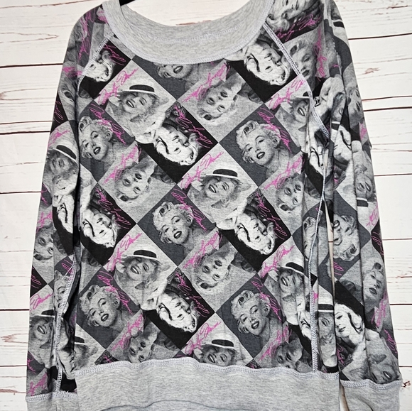 Marilyn Monroe Gray Iconic Graphic Reversible Sweatshirt - Picture 4 of 11